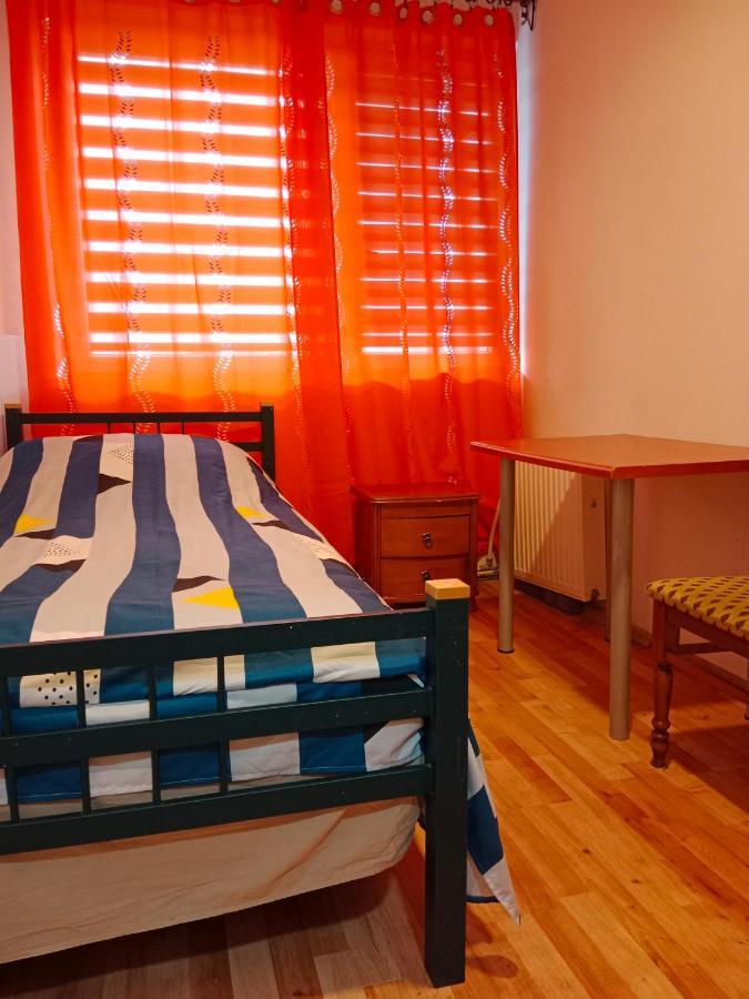 Bed and Breakfast La Madriguera à Raszyn Extérieur photo